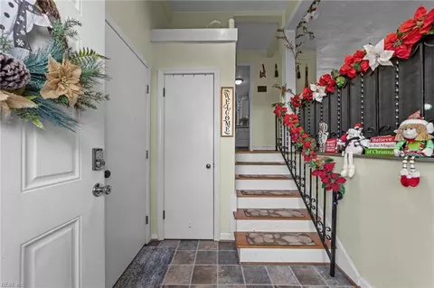 Entry Way - 81 Wheatland Dr, Hampton, VA 23666 photo 1 of 3