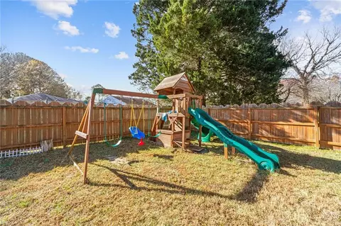 Exterior - 81 Wheatland Dr, Hampton, VA 23666 photo 6 of 12