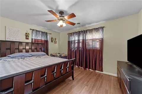 Bedroom - 81 Wheatland Dr, Hampton, VA 23666 photo 1 of 9