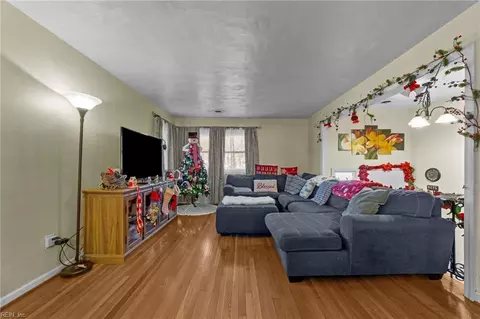 Living - 81 Wheatland Dr, Hampton, VA 23666 photo 1 of 2