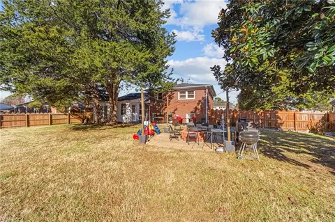 Exterior - 81 Wheatland Dr, Hampton, VA 23666 photo 5 of 12