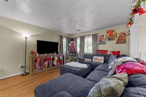 Living - 81 Wheatland Dr, Hampton, VA 23666 photo 2 of 2