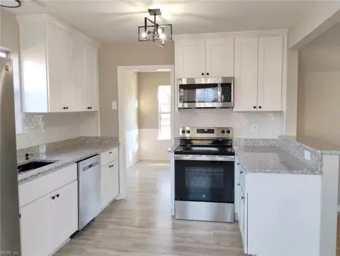 711 Whaler Dr, Newport News, VA 23608