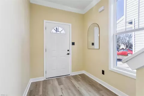 Entry Way - 1212 Quash St, Hampton, VA 23669 photo 2 of 9