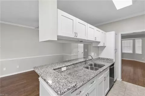 842 Lake Cir W, Chesapeake, VA 23322
