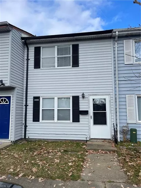420 Harbour North Dr, Chesapeake, VA 23320