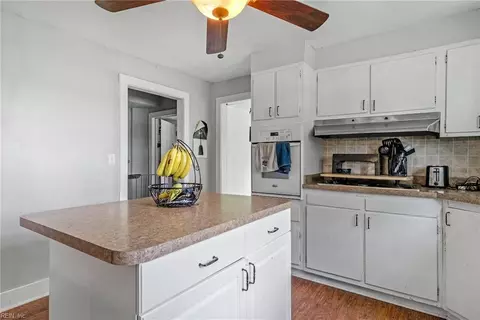 Kitchen - 13199 Poor House Rd, Windsor, VA 23487 photo 6 of 6