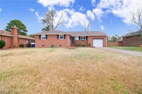 26 Astor Dr, Newport News, VA 23608