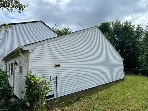 Exterior - 2811 Eric Ct, Chesapeake, VA 23323 photo 2 of 2