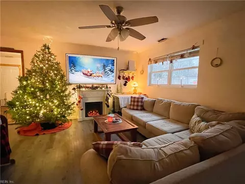 38 Nathan St, Hampton, VA 23669