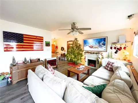 Living - 38 Nathan St, Hampton, VA 23669 photo 1 of 2