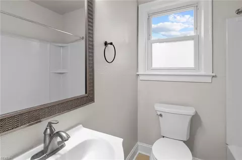 Bath - 2104 Pershing Ave, Norfolk, VA 23509 photo 1 of 3