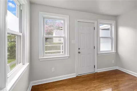 Entry Way - 2104 Pershing Ave, Norfolk, VA 23509 photo 3 of 4