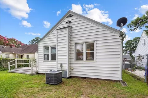 Exterior - 2104 Pershing Ave, Norfolk, VA 23509 photo 7 of 13