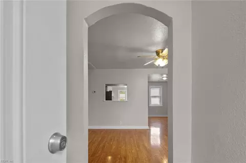 Entry Way - 2104 Pershing Ave, Norfolk, VA 23509 photo 1 of 4