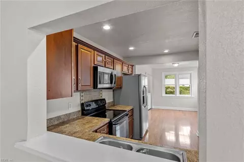 Kitchen - 2104 Pershing Ave, Norfolk, VA 23509 photo 4 of 5