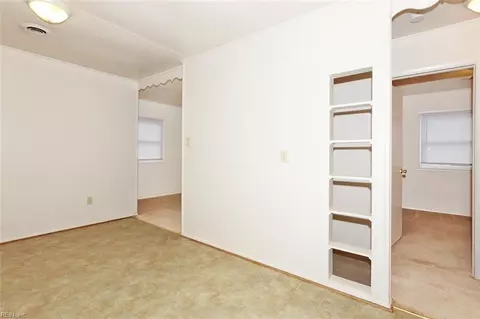 1015 Rollins Cir, Hampton, VA 23663 photo 6