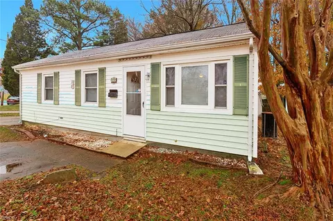 1015 Rollins Cir, Hampton, VA 23663 photo 2