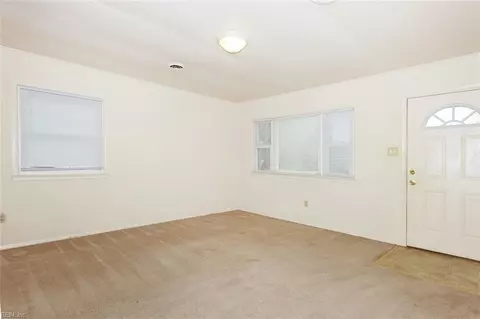 1015 Rollins Cir, Hampton, VA 23663 photo 10
