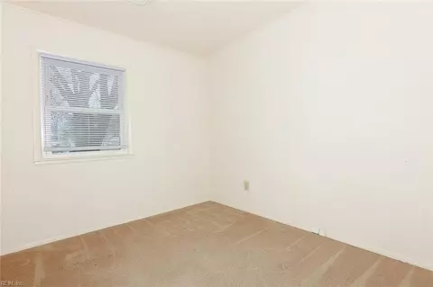 1015 Rollins Cir, Hampton, VA 23663 photo 9