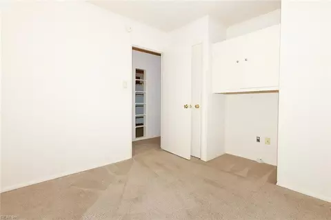 1015 Rollins Cir, Hampton, VA 23663 photo 7
