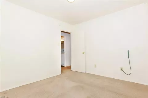 1015 Rollins Cir, Hampton, VA 23663 photo 19