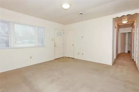 1015 Rollins Cir, Hampton, VA 23663 photo 11