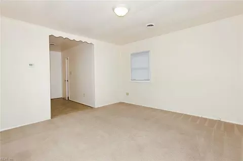 1015 Rollins Cir, Hampton, VA 23663 photo 13