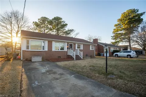 245 Newcastle Ct, Hampton, VA 23666 photo 2