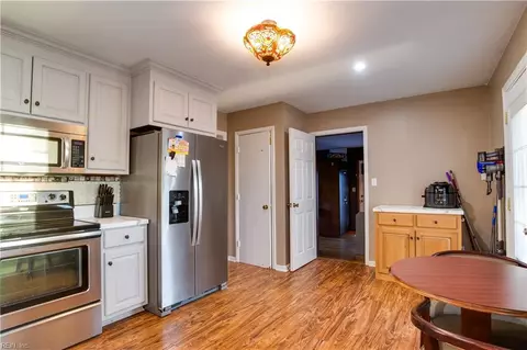 245 Newcastle Ct, Hampton, VA 23666 photo 9