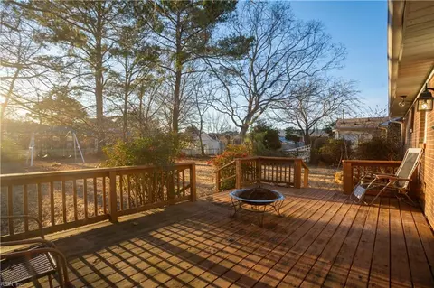 245 Newcastle Ct, Hampton, VA 23666 photo 12
