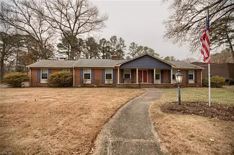 100 Tarpon Dr, Yorktown, VA 23692