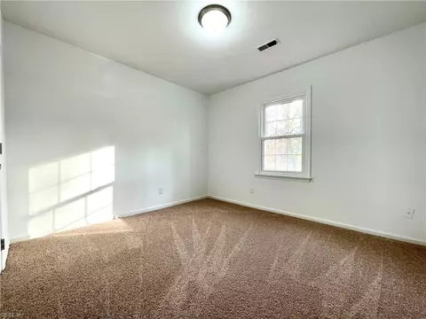 Bedroom - 12 Kings Landing Ln, Hampton, VA 23669 photo 7 of 9