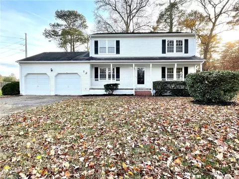12 Kings Landing Ln, Hampton, VA 23669