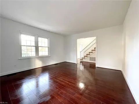 Living - 12 Kings Landing Ln, Hampton, VA 23669 photo 6 of 8
