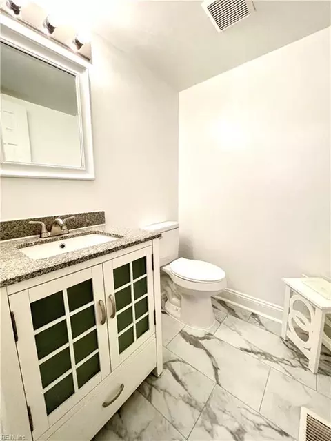 Bath - 12 Kings Landing Ln, Hampton, VA 23669 photo 3 of 3