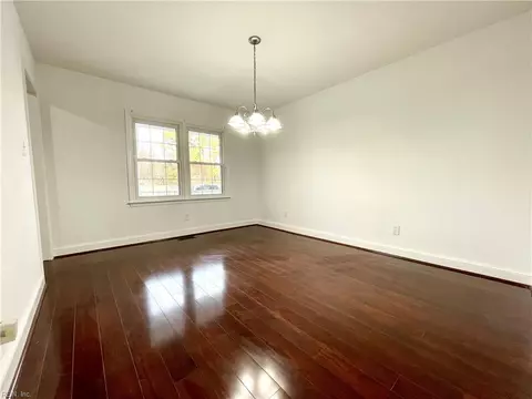 Living - 12 Kings Landing Ln, Hampton, VA 23669 photo 5 of 8