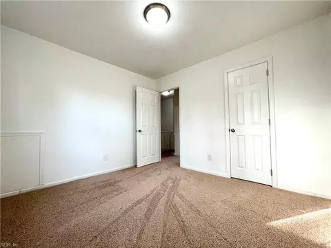 Bedroom - 12 Kings Landing Ln, Hampton, VA 23669 photo 6 of 9