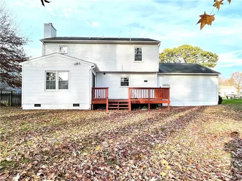 Exterior - 12 Kings Landing Ln, Hampton, VA 23669 photo 2 of 4