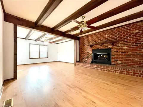 Living - 12 Kings Landing Ln, Hampton, VA 23669 photo 1 of 8