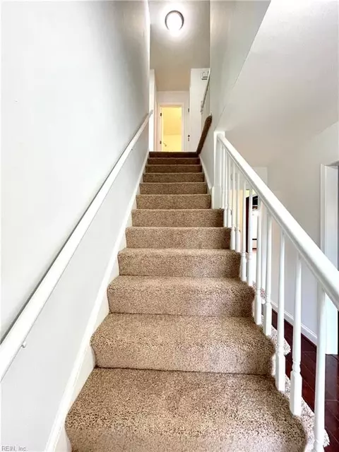 Entry Way - 12 Kings Landing Ln, Hampton, VA 23669 photo 2 of 3
