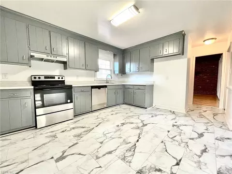 Kitchen - 12 Kings Landing Ln, Hampton, VA 23669 photo 1 of 3