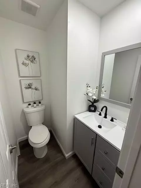 Bath - 702 Whitney Ct, Hampton, VA 23669 photo 3 of 4