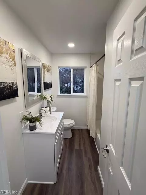Bath - 702 Whitney Ct, Hampton, VA 23669 photo 1 of 4