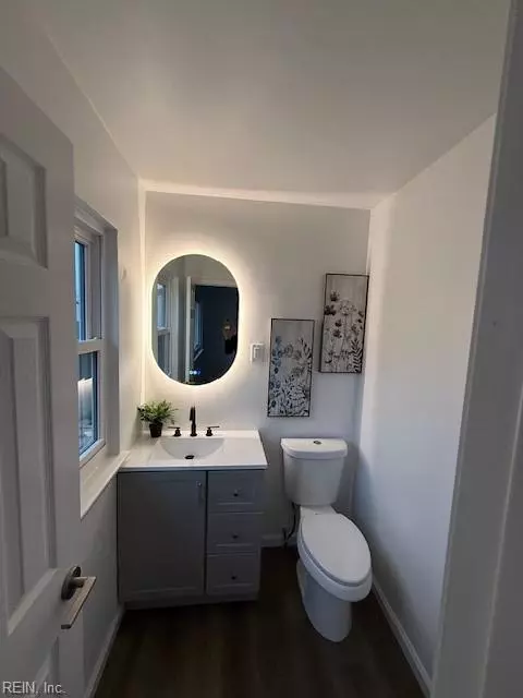 Bath - 702 Whitney Ct, Hampton, VA 23669 photo 2 of 4