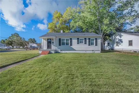 18 Aspenwood Dr, Hampton, VA 23666