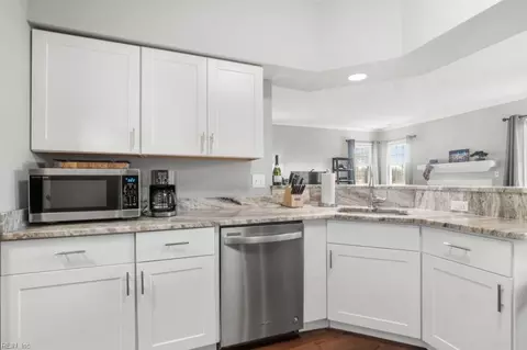 1517 Heritage Ave, Virginia Beach, VA 23464