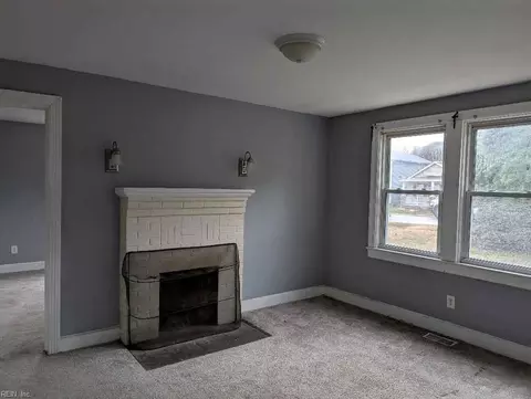 Living - 646 Pocahontas Pl, Hampton, VA 23661 photo 1 of 2