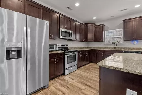 15 Salem St, Hampton, VA 23669 photo 5