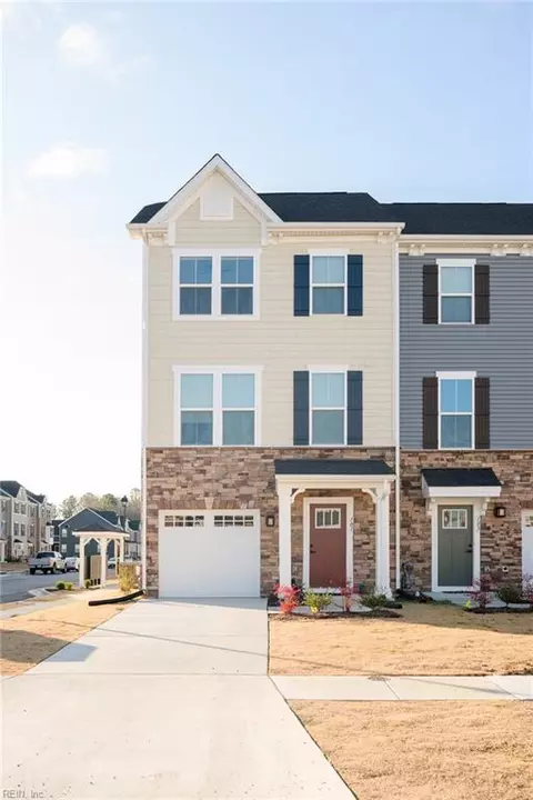 101 Big Woods Dr, Poquoson, VA 23662